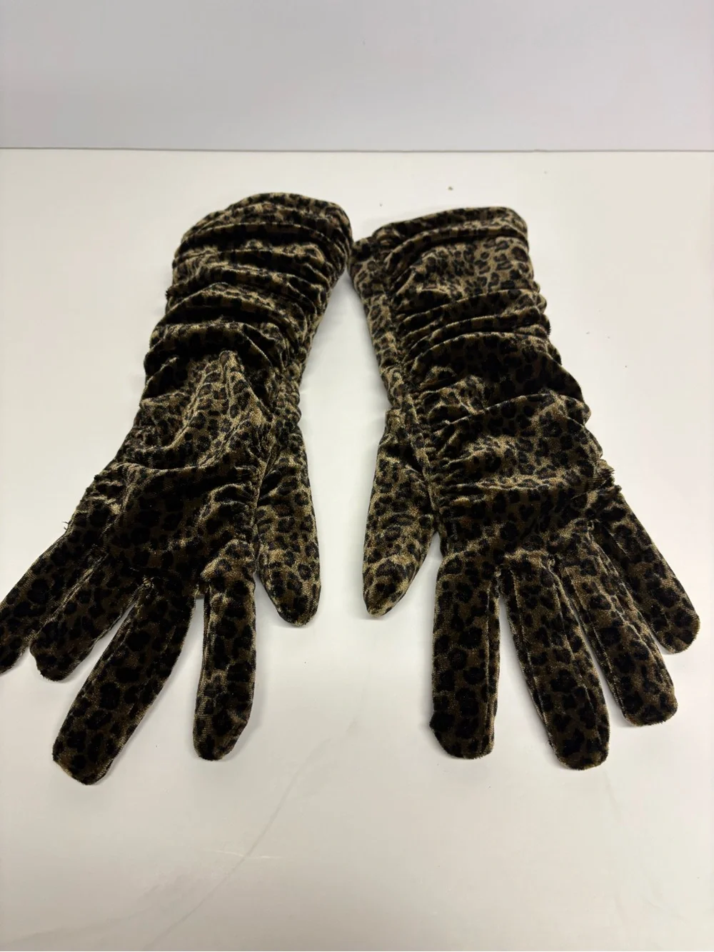 Cejon articulate Women's Leopard Velvet Ruched Gloves - Brown One  Size